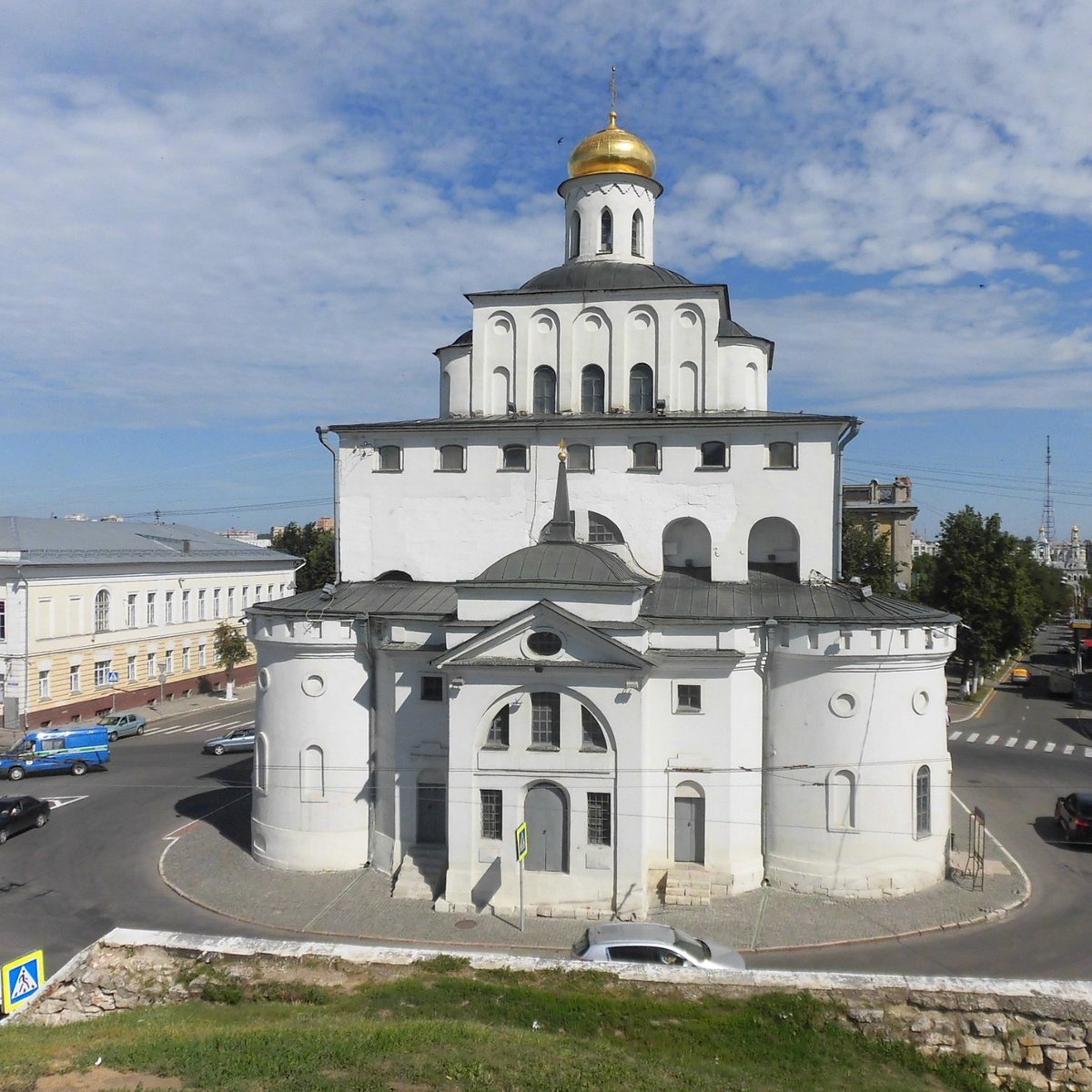 🏰 골든 게이트 (졸로티예 보로타)